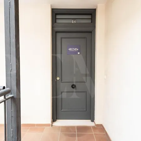 Inviting Apartment In The Heart Of Malaga By Rems Exterior photo